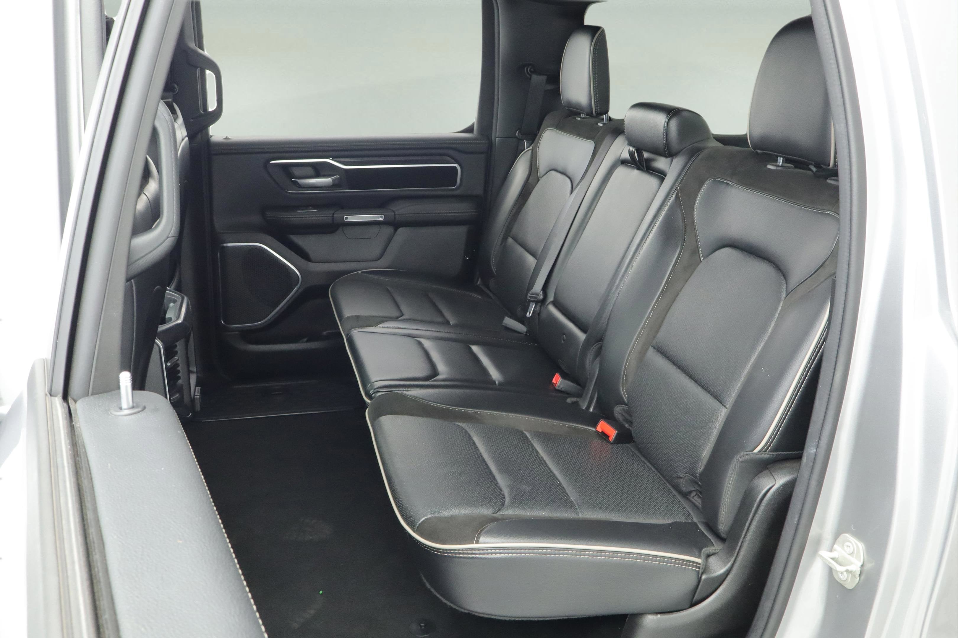 2024 RAM 1500 Laramie Crew Cab 4x2 5'7' Box