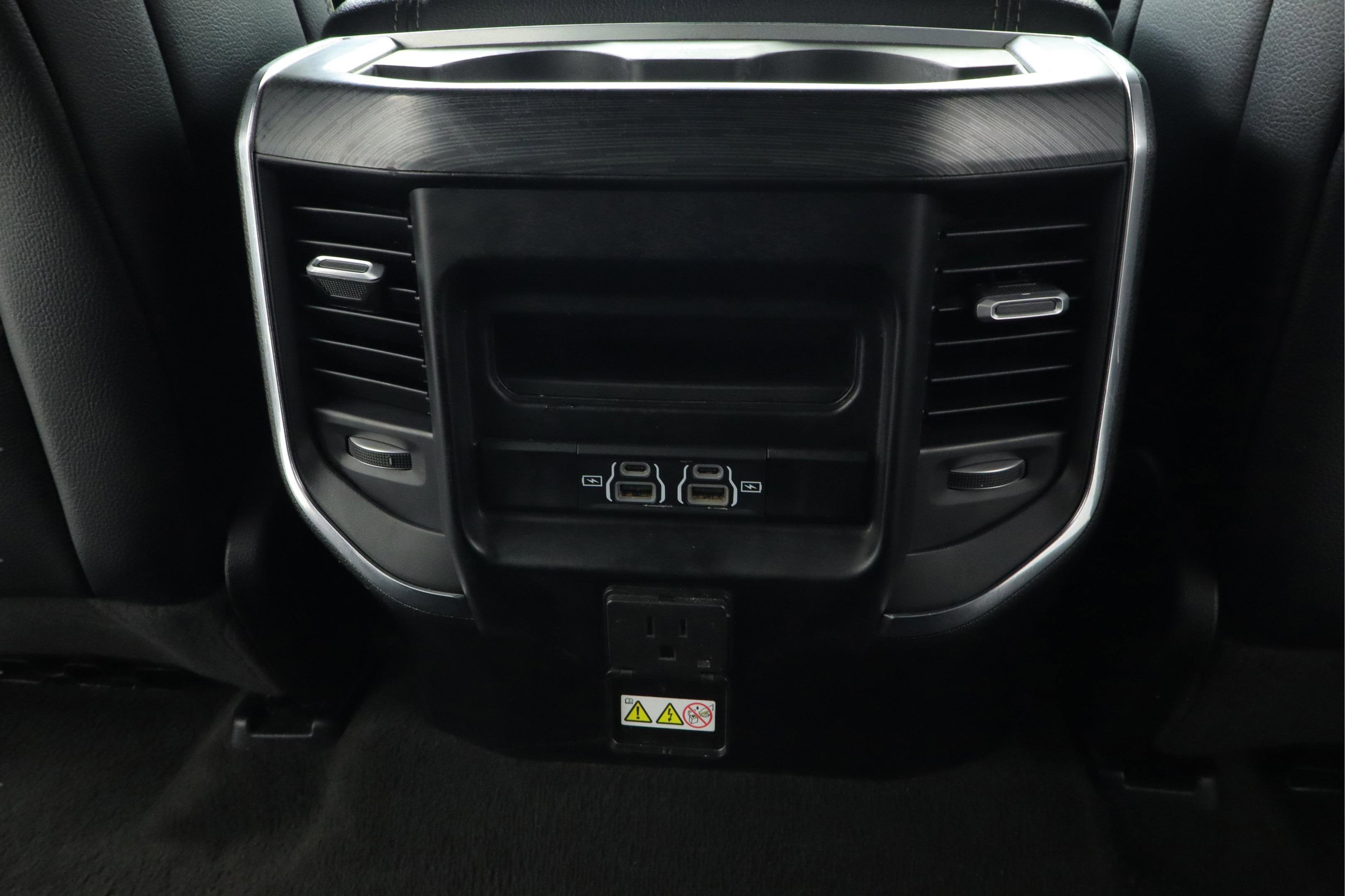 2024 RAM 1500 Laramie Crew Cab 4x2 5'7' Box