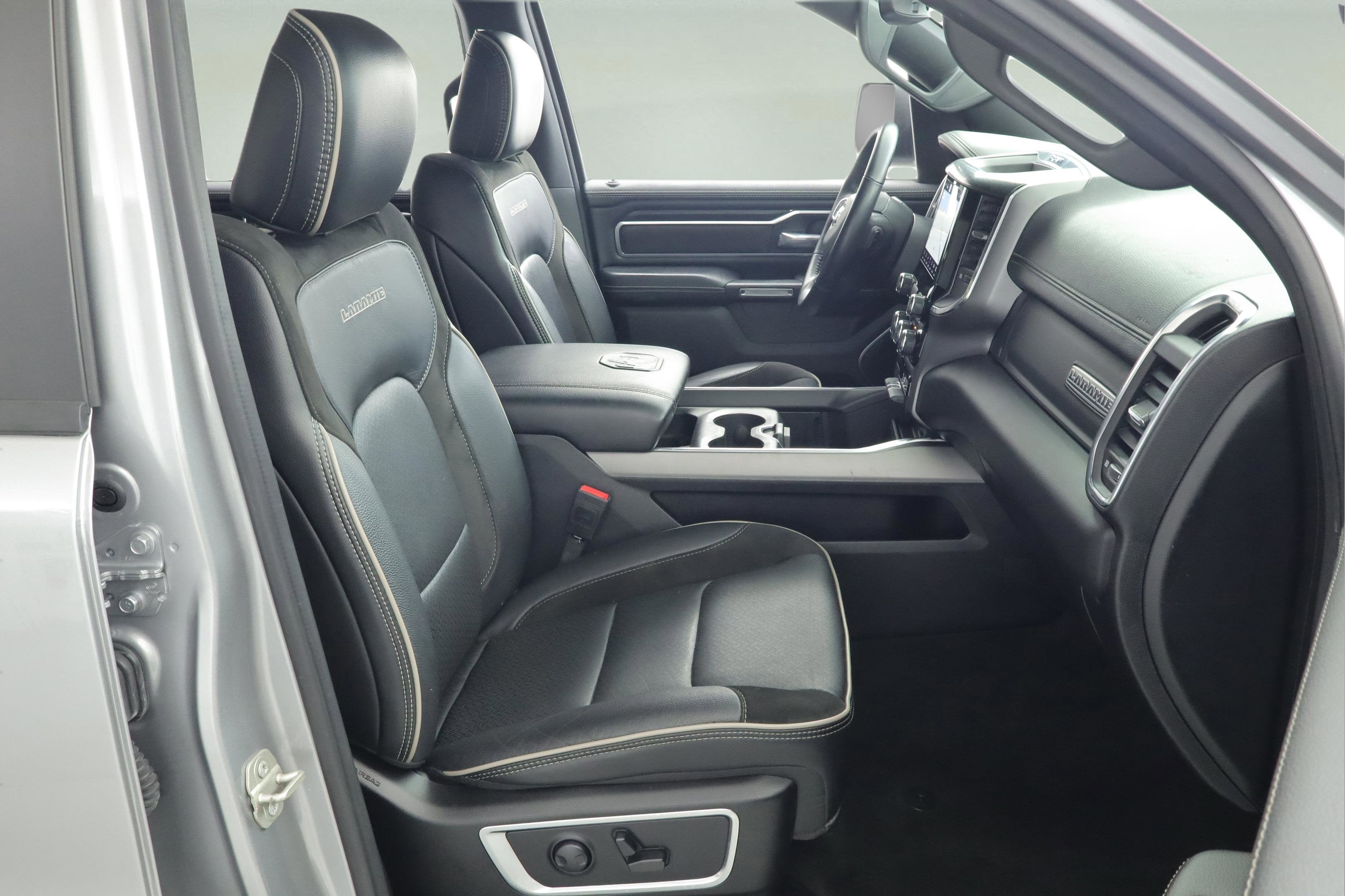 2024 RAM 1500 Laramie Crew Cab 4x2 5'7' Box