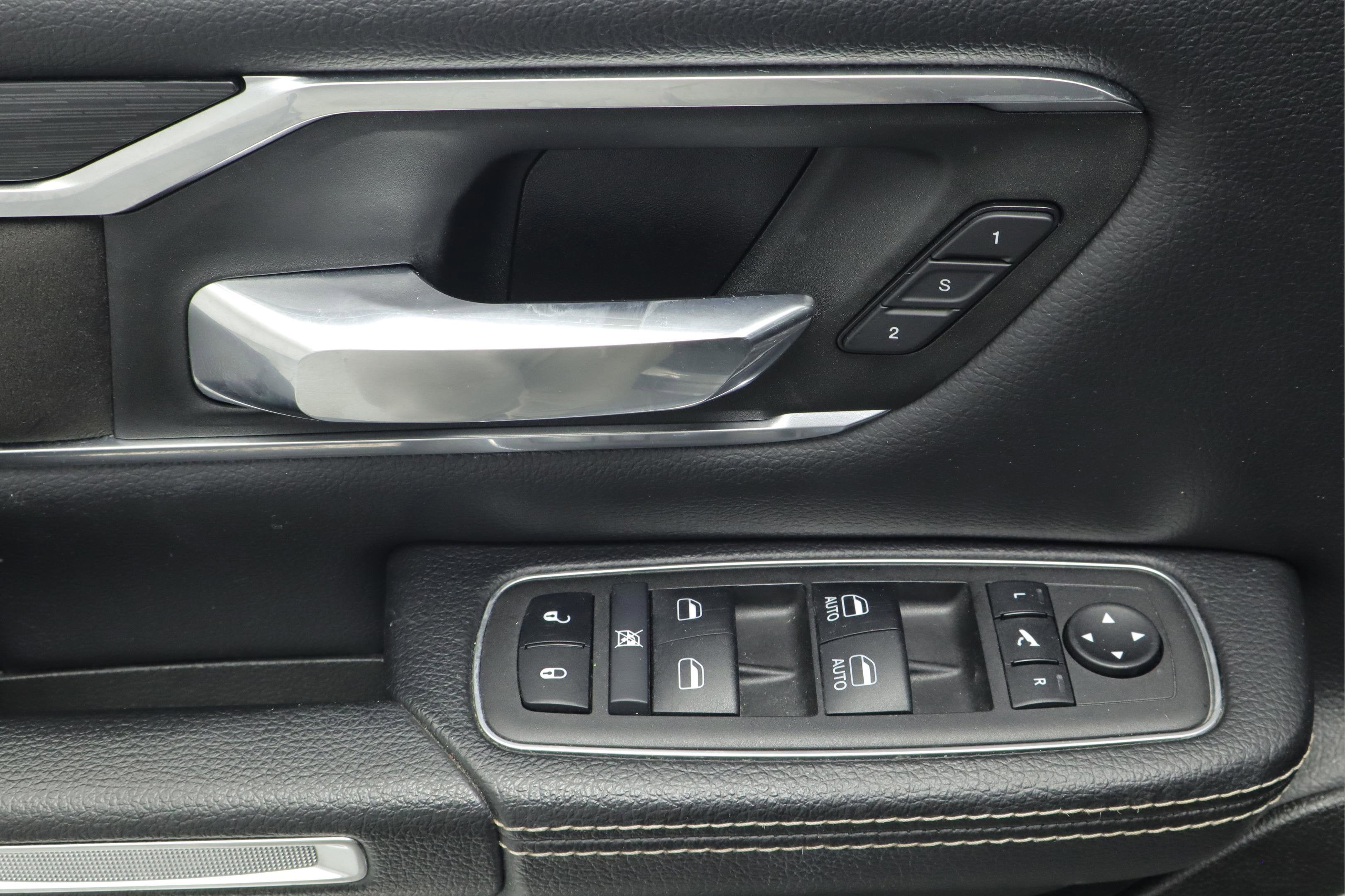 2024 RAM 1500 Laramie Crew Cab 4x2 5'7' Box