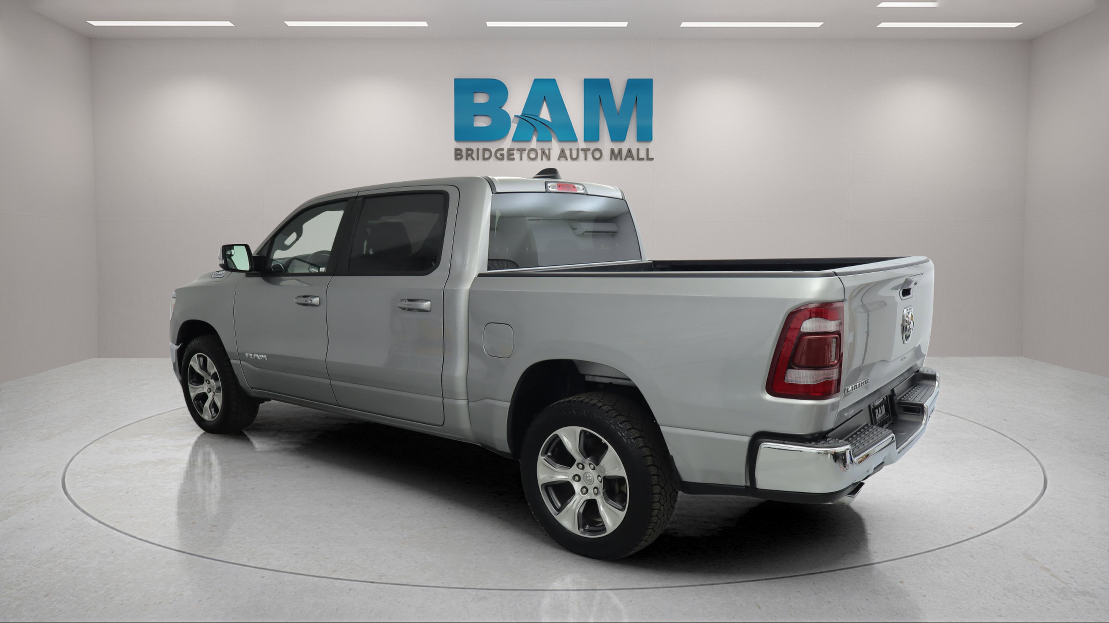 2024 RAM 1500 Laramie Crew Cab 4x2 5'7' Box