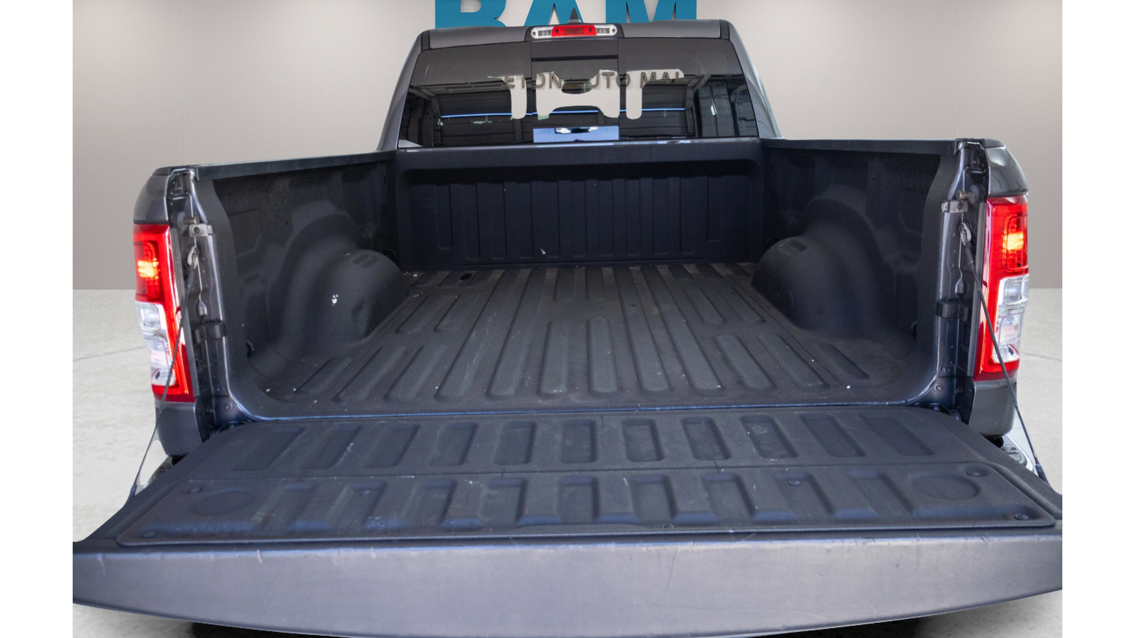2022 RAM 1500 Big Horn Quad Cab 4x4 6'4' Box
