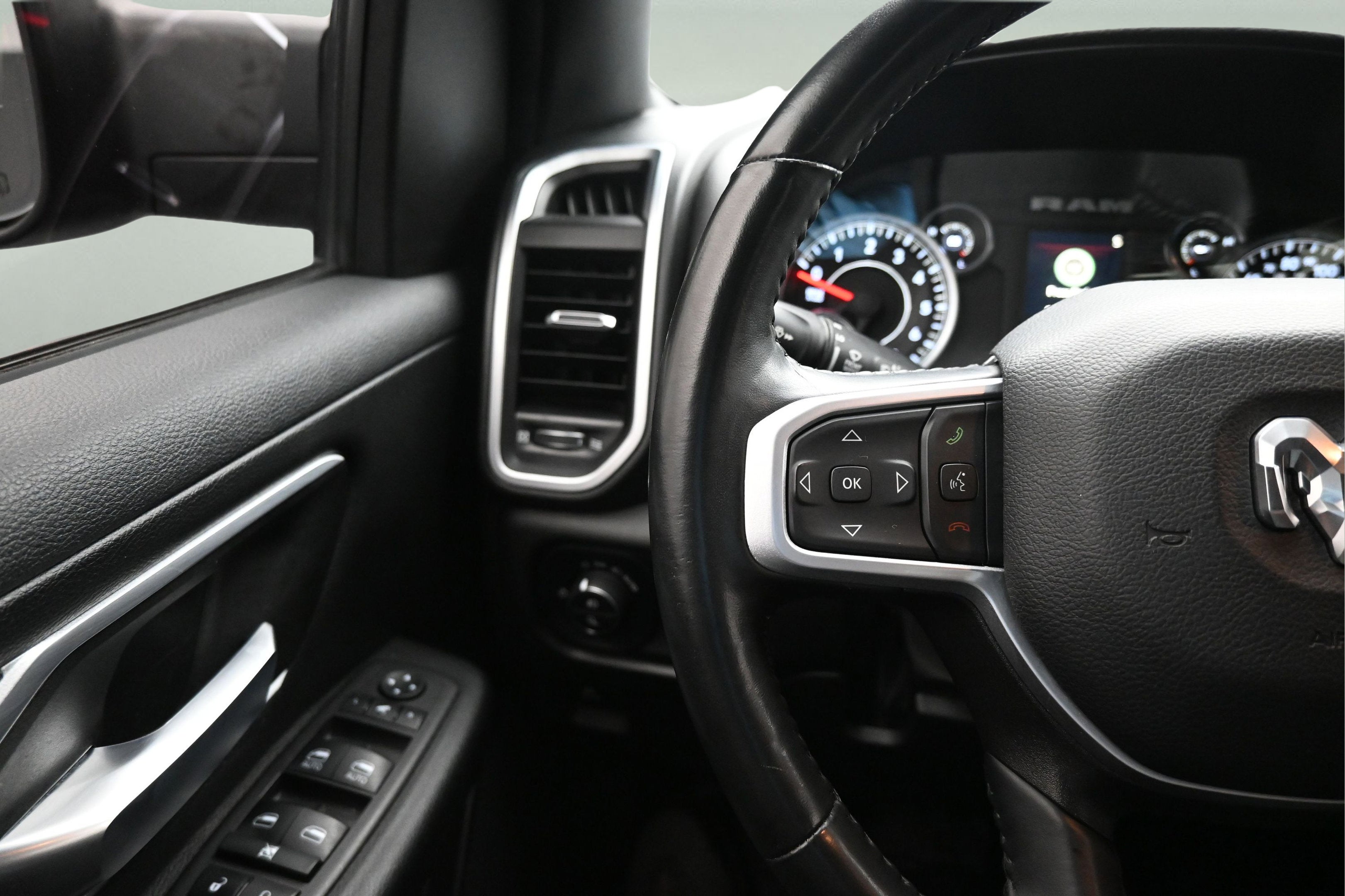 2023 RAM 1500 Big Horn Crew Cab 4x4 5'7' Box