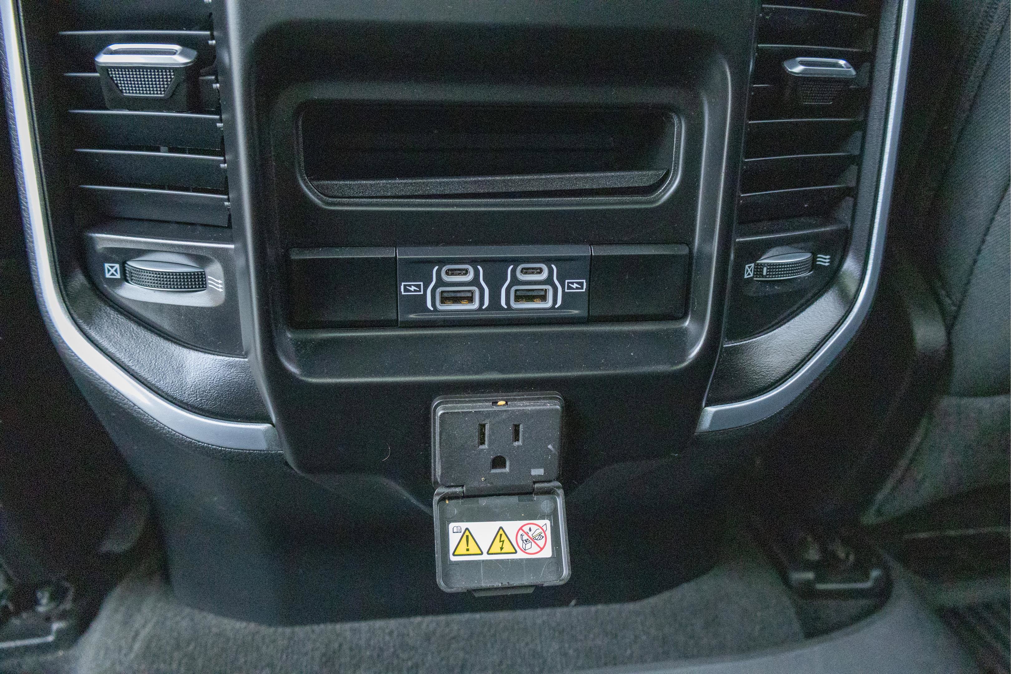 2021 RAM 1500 Big Horn Crew Cab 4x4 5'7' Box