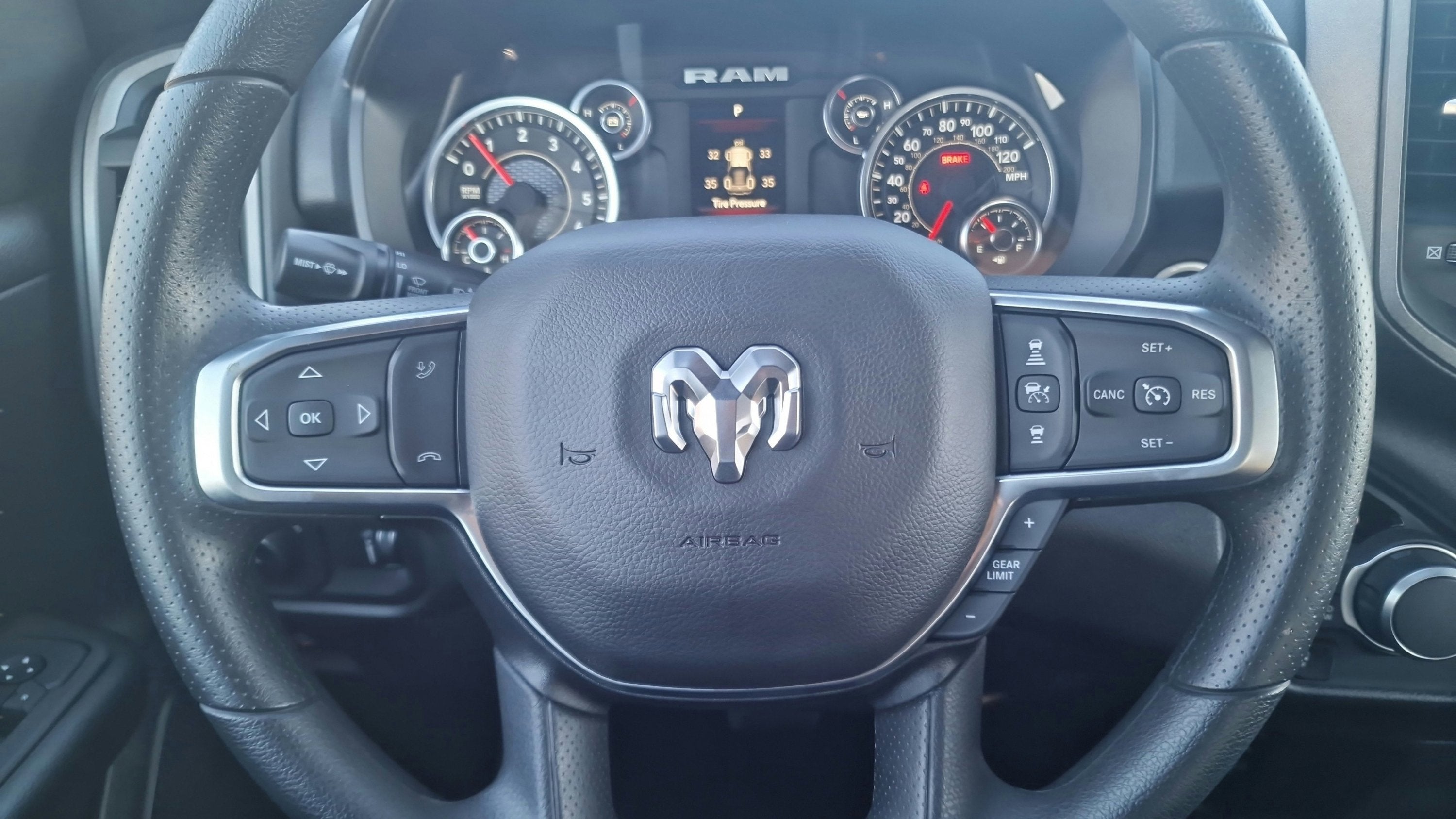 2025 RAM Ram 1500 RAM 1500 TRADESMAN CREW CAB 4X4 5'7' BOX