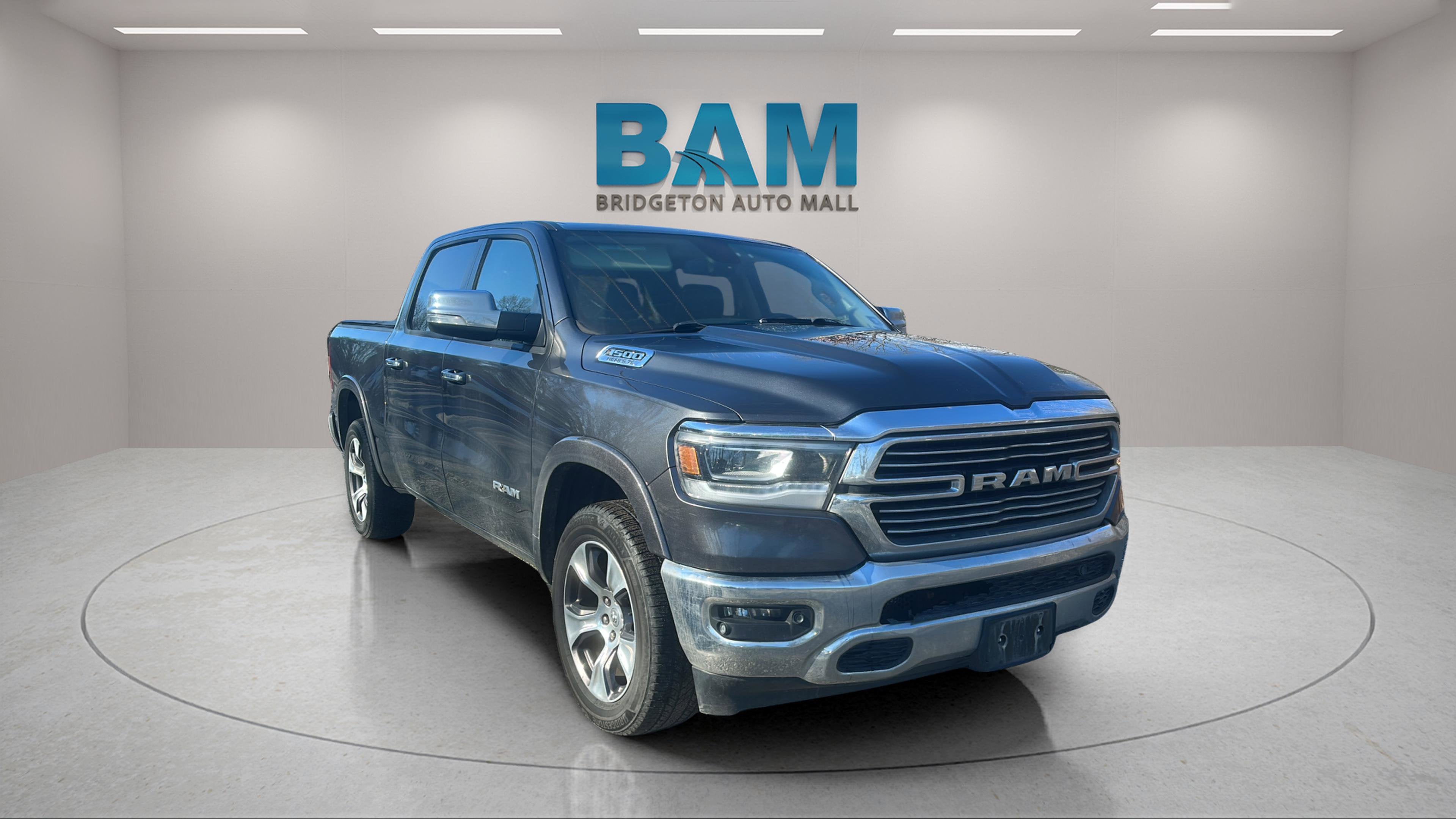 2019 RAM 1500 Laramie Crew Cab 4x4 5'7' Box