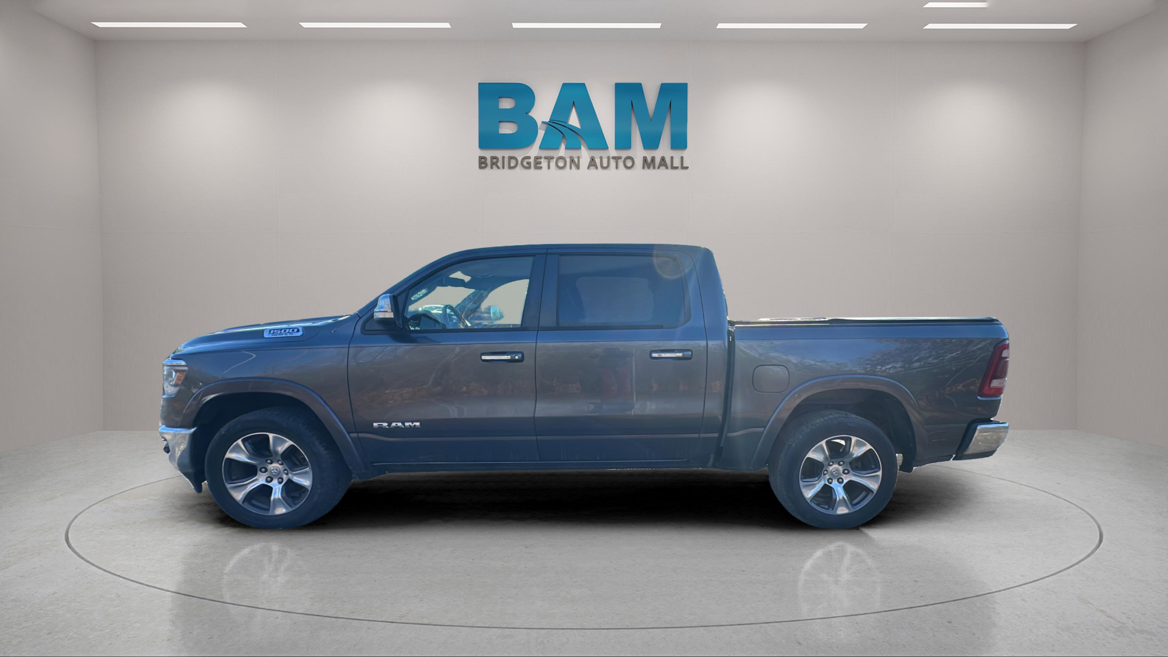 2019 RAM 1500 Laramie Crew Cab 4x4 5'7' Box