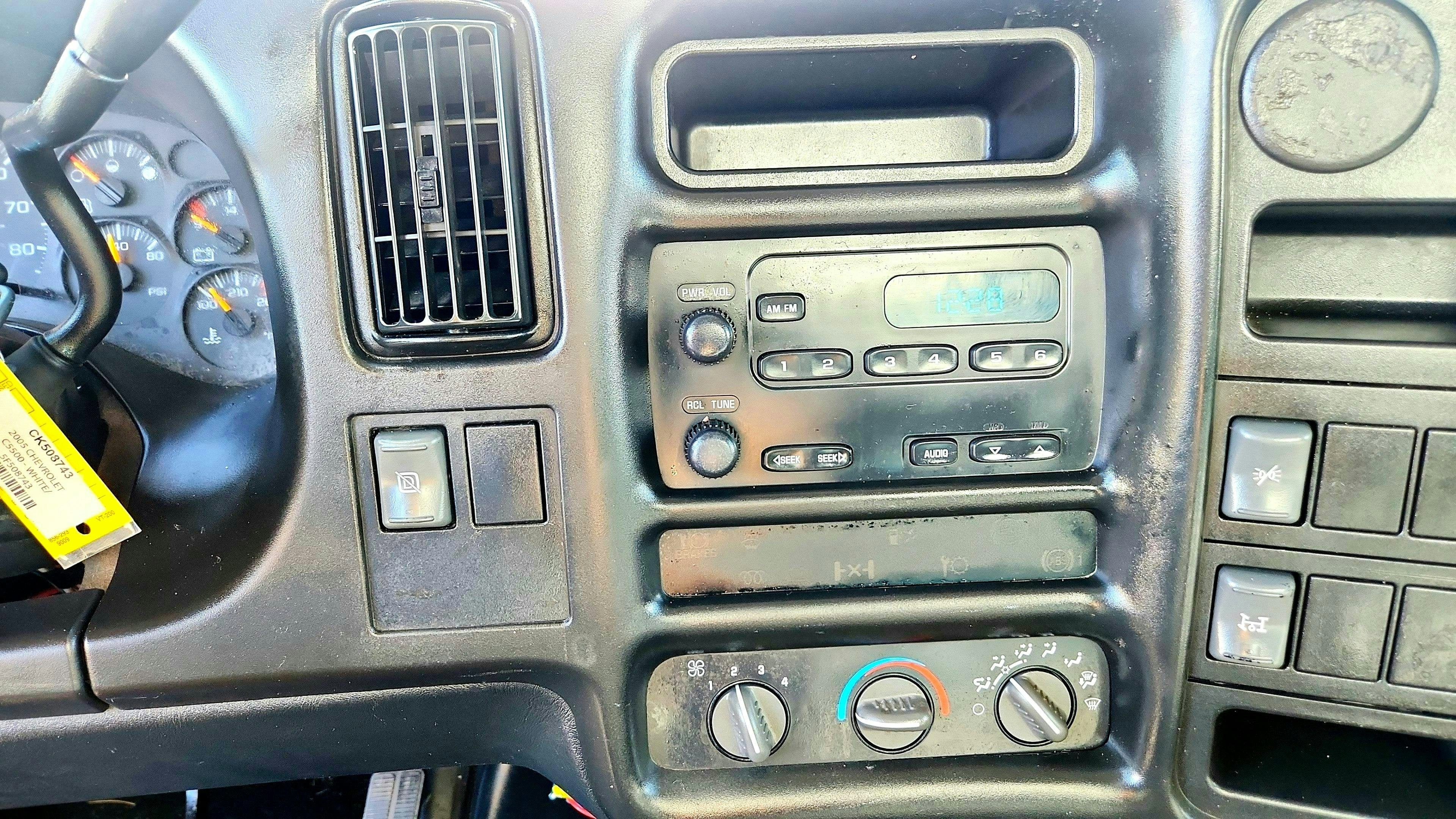 2005 Chevrolet CC5500 Regular Cab 2WD