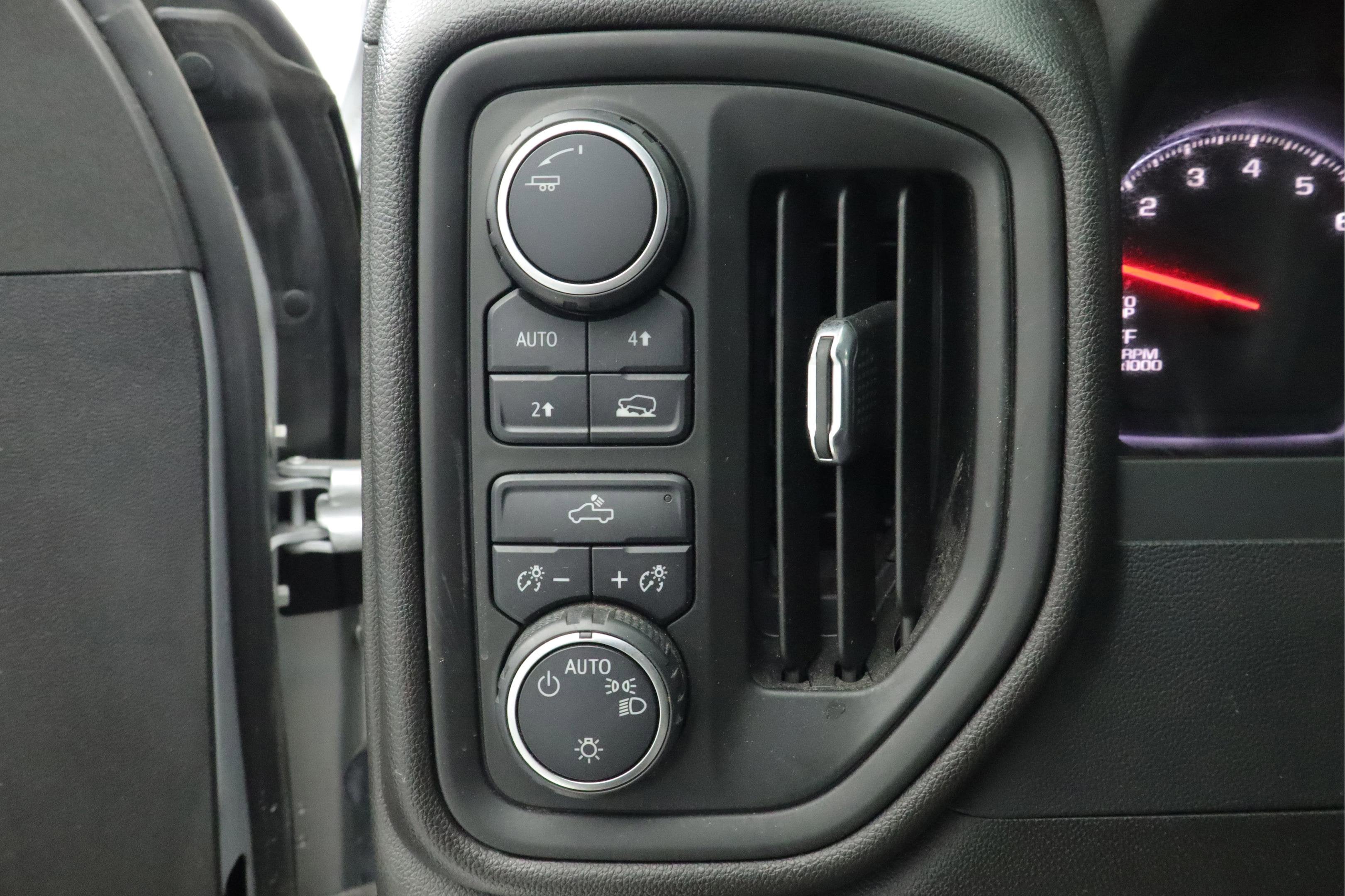 2022 Chevrolet Silverado 1500 4WD Crew Cab Short Bed Custom