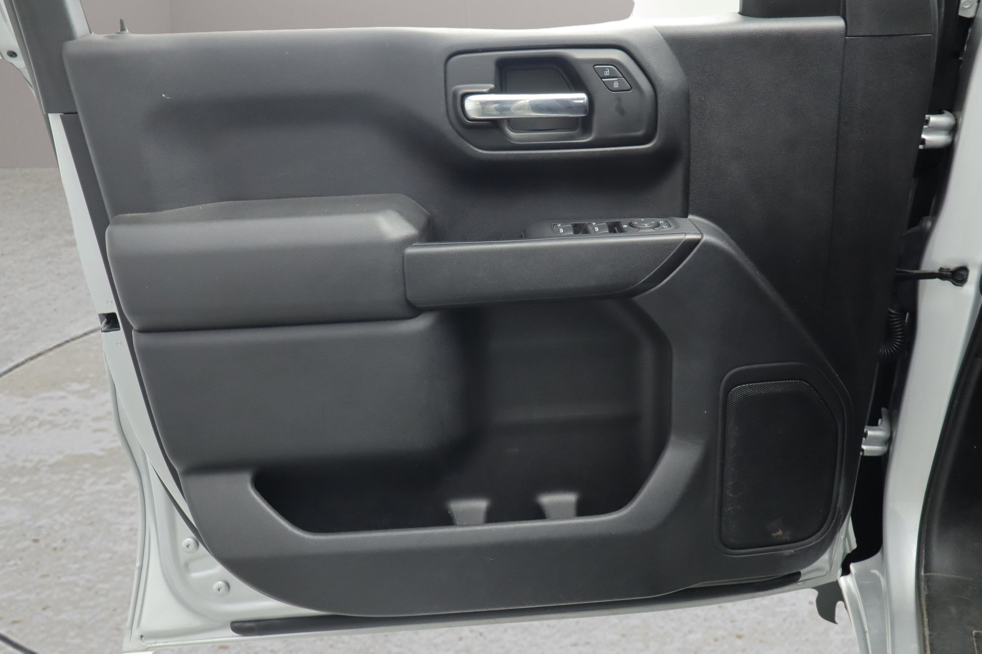 2022 Chevrolet Silverado 1500 4WD Crew Cab Short Bed Custom