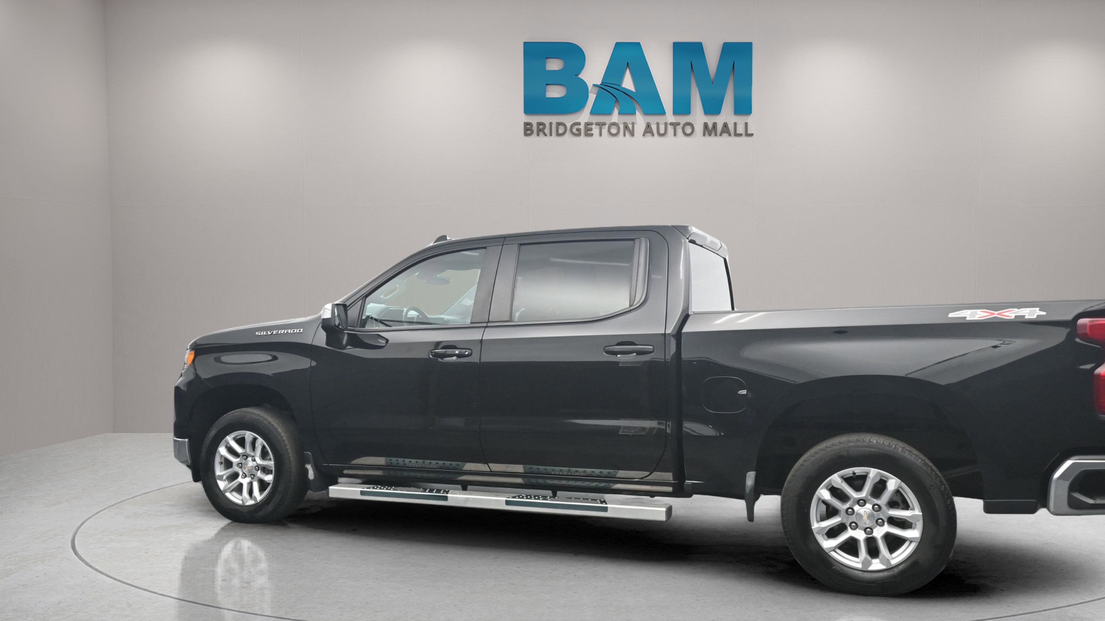 2022 Chevrolet Silverado 1500 4WD Crew Cab Short Bed LT with 2FL
