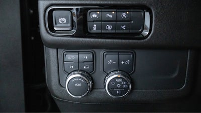 2025 GMC Yukon 4WD Denali