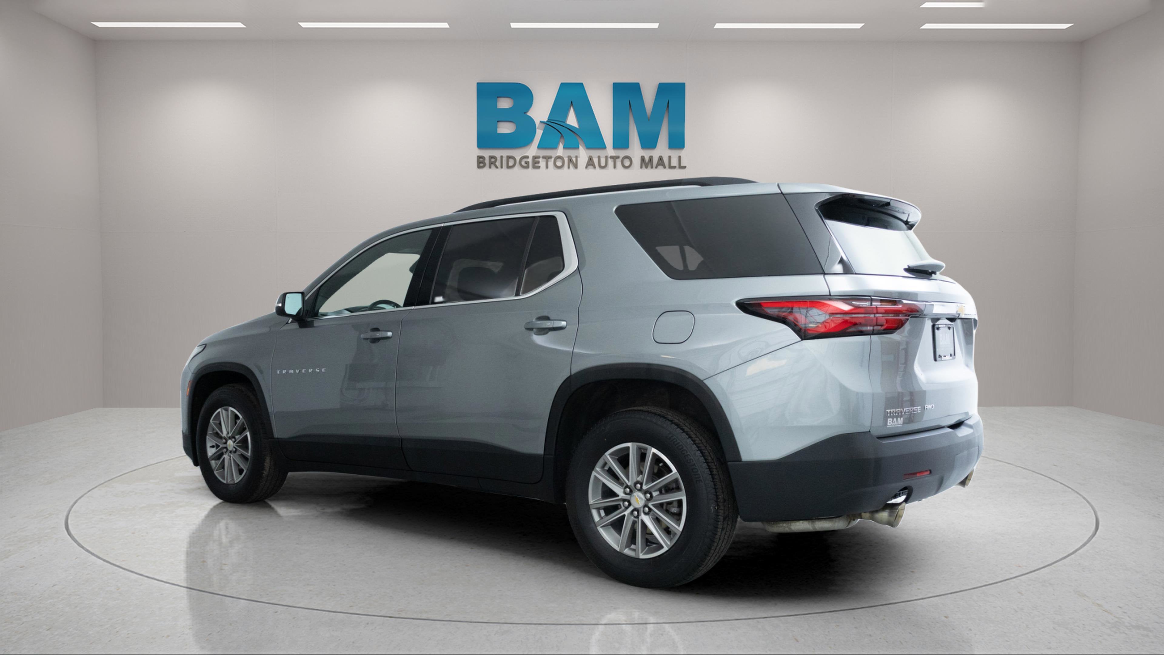 2023 Chevrolet Traverse AWD LT Cloth