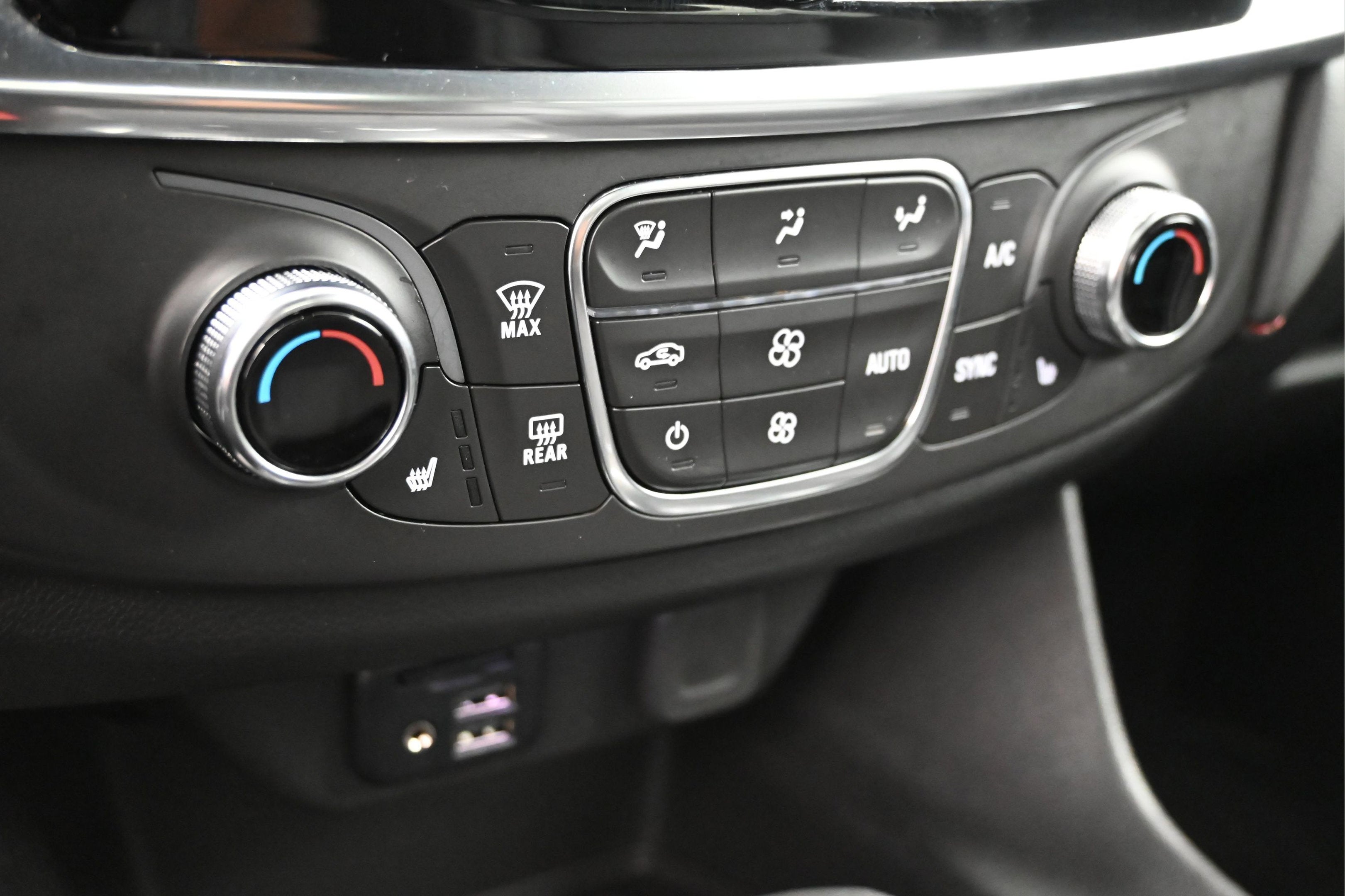 2023 Chevrolet Traverse AWD RS