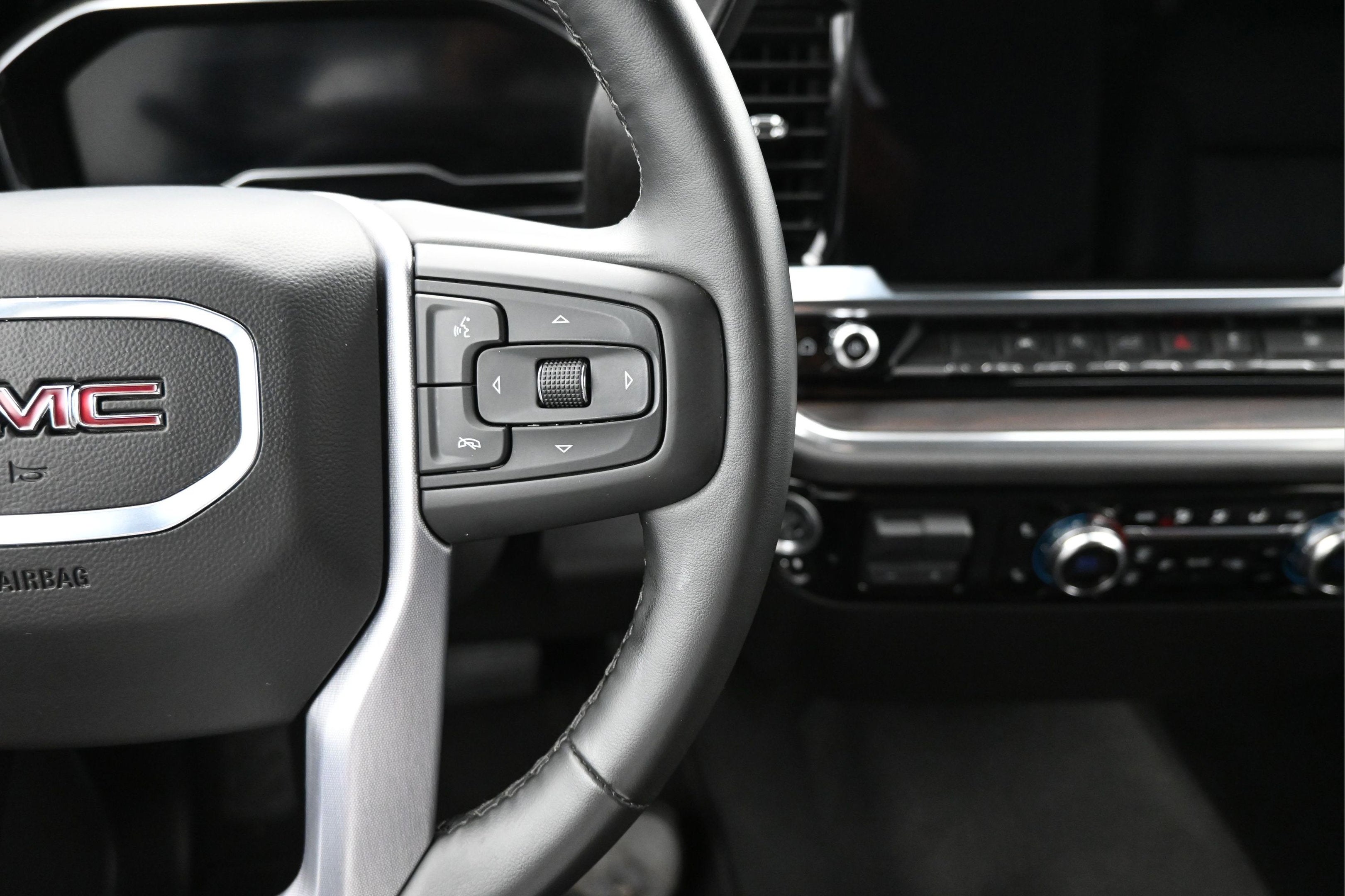 2025 GMC Sierra 1500 2WD Crew Cab Short Box SLT