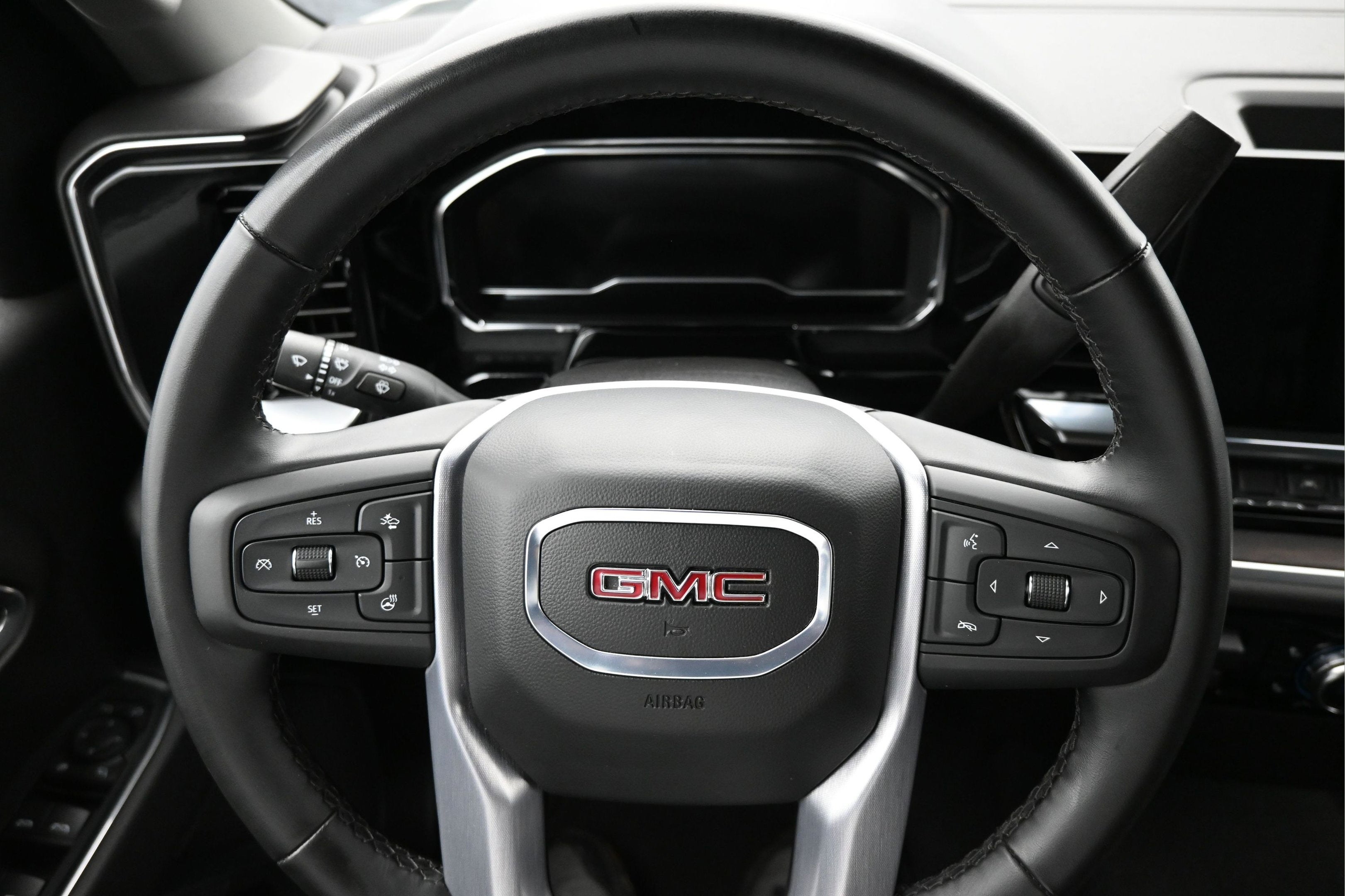 2025 GMC Sierra 1500 2WD Crew Cab Short Box SLT