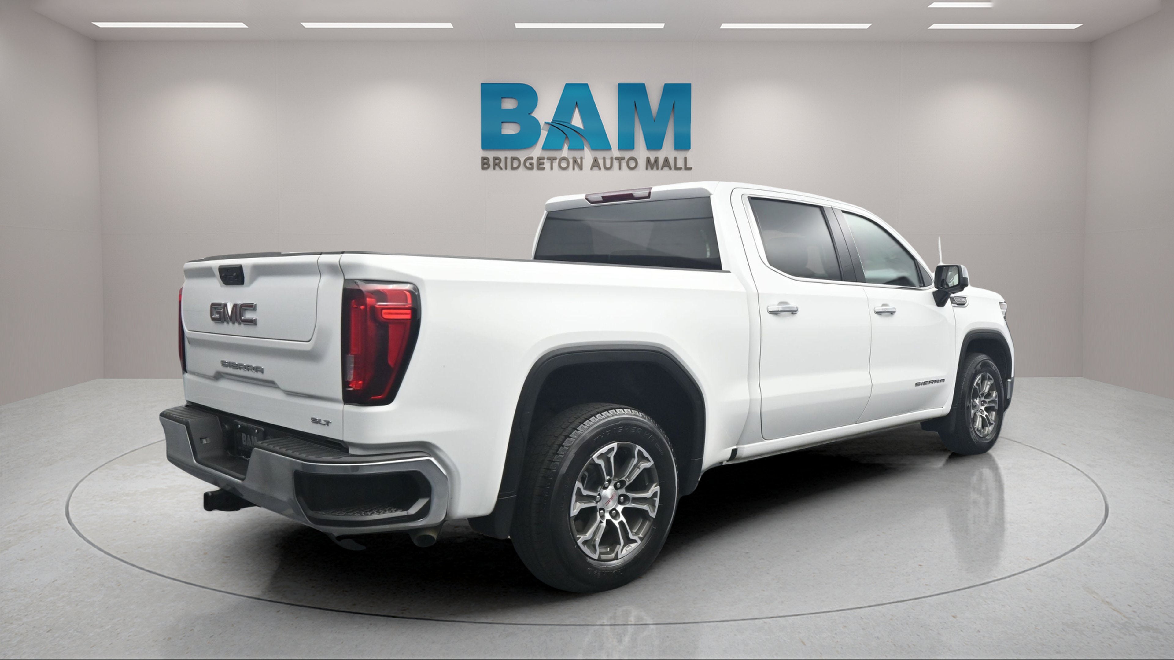 2025 GMC Sierra 1500 2WD Crew Cab Short Box SLT