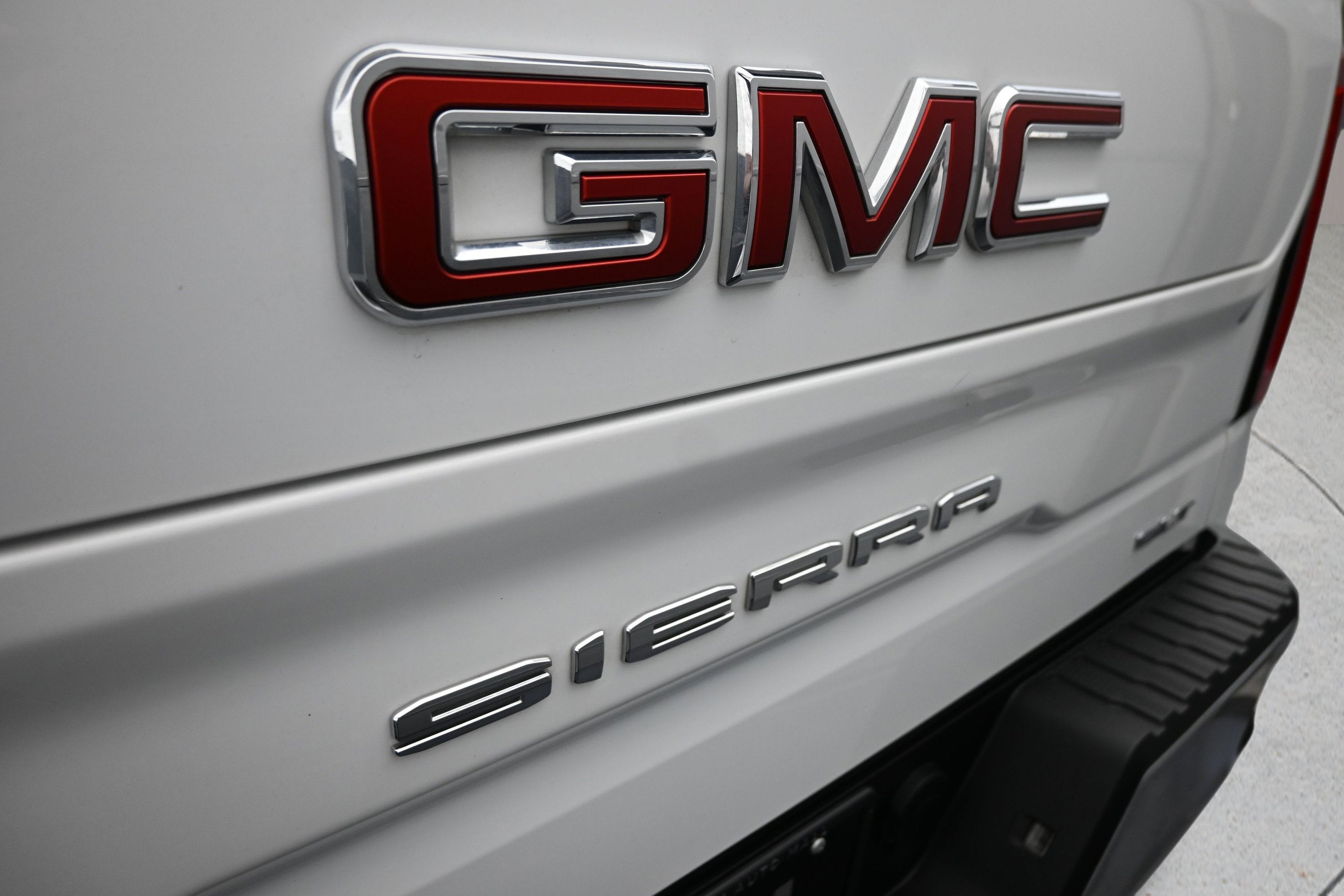 2025 GMC Sierra 1500 2WD Crew Cab Short Box SLT