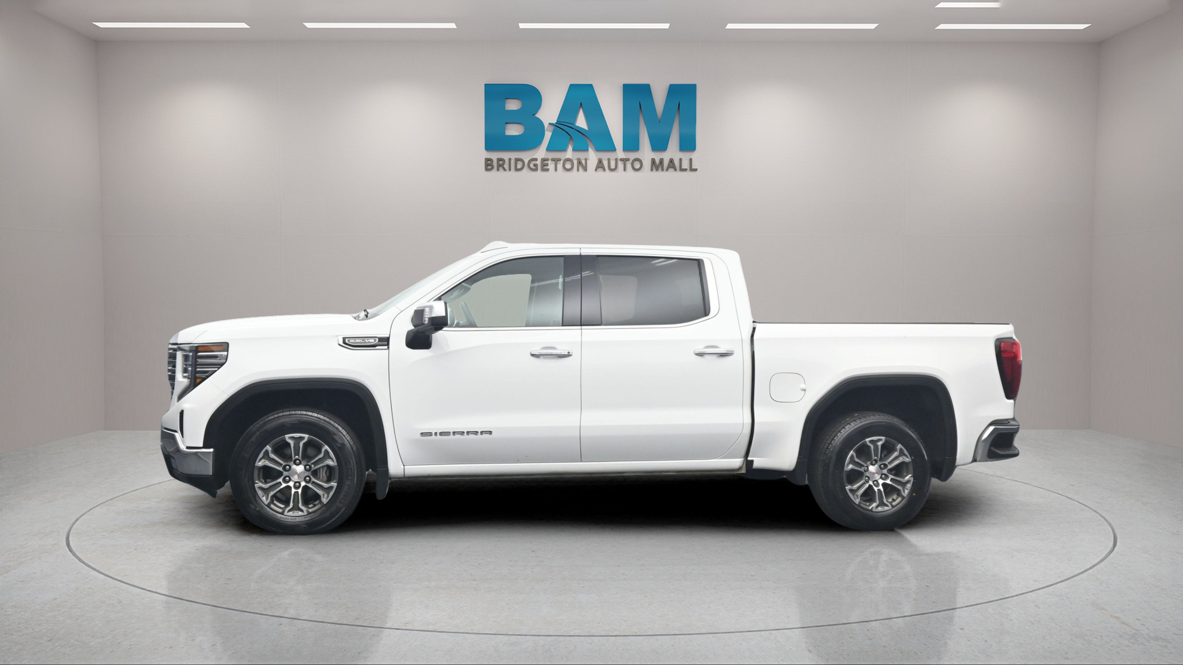 2025 GMC Sierra 1500 2WD Crew Cab Short Box SLT