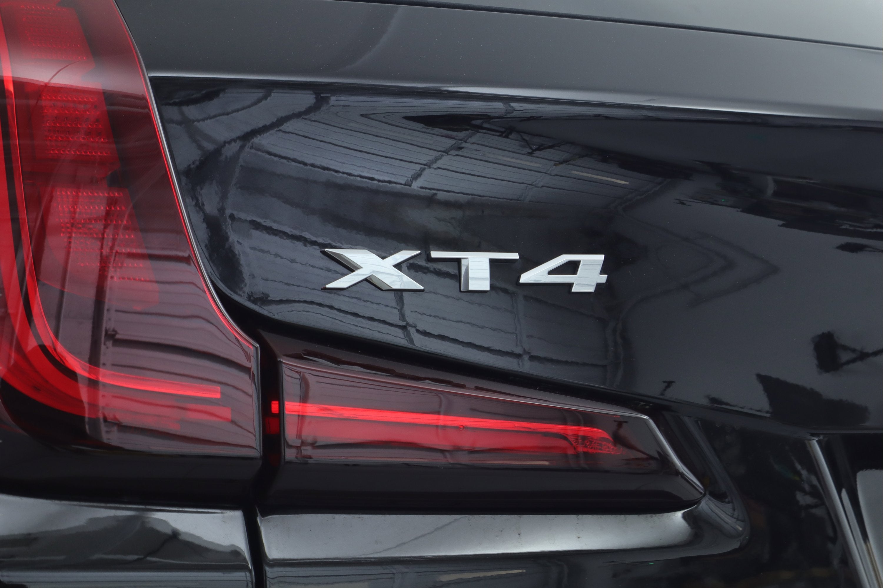 2025 Cadillac XT4 FWD Premium Luxury