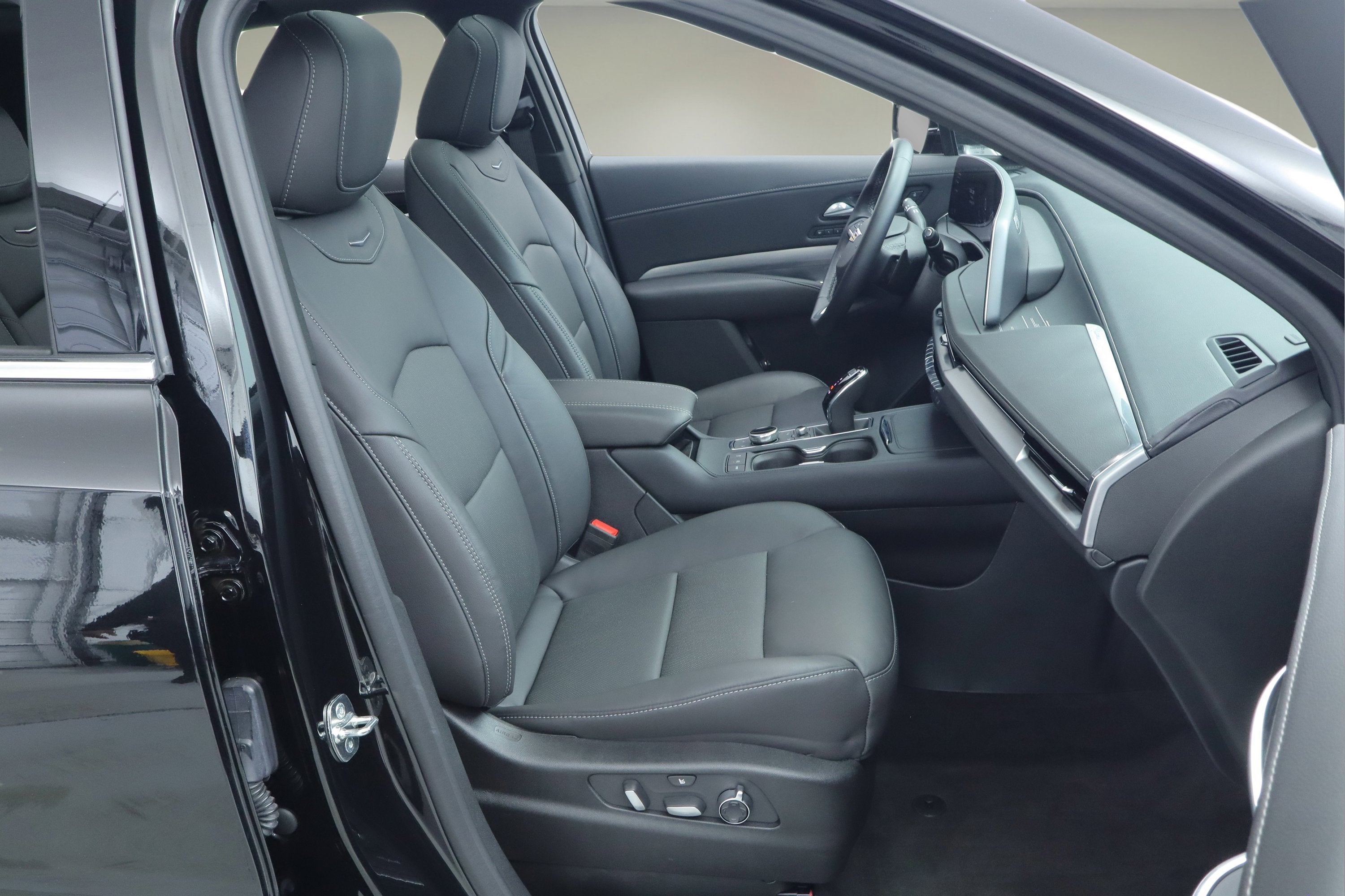 2025 Cadillac XT4 FWD Premium Luxury