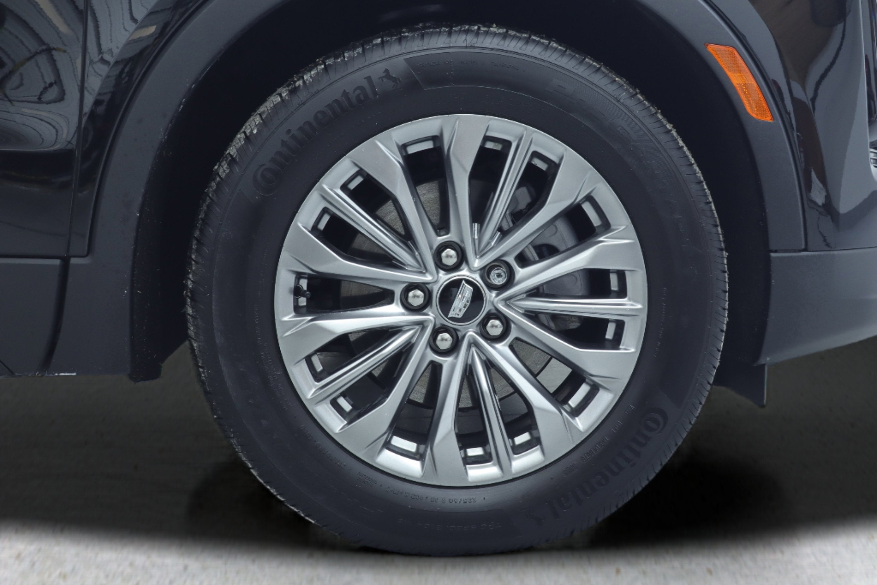 2025 Cadillac XT4 FWD Premium Luxury