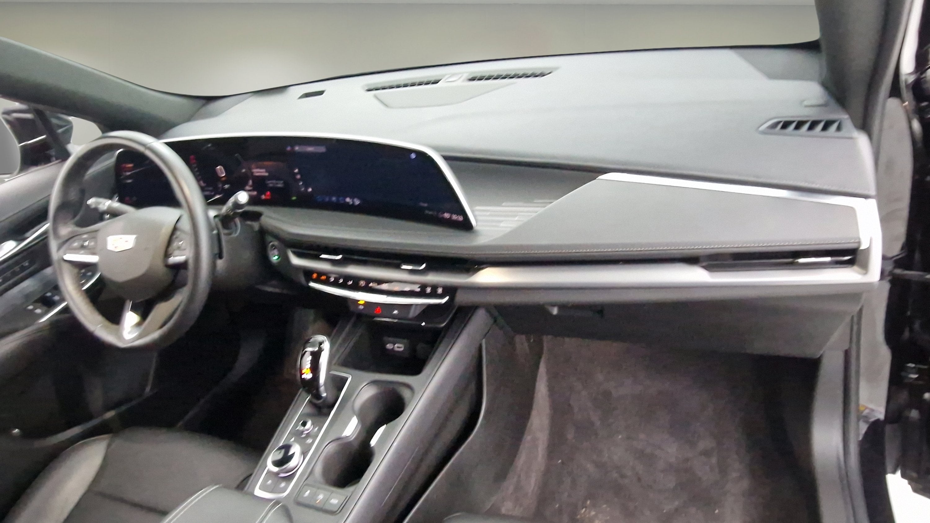 2024 Cadillac XT4 FWD Premium Luxury