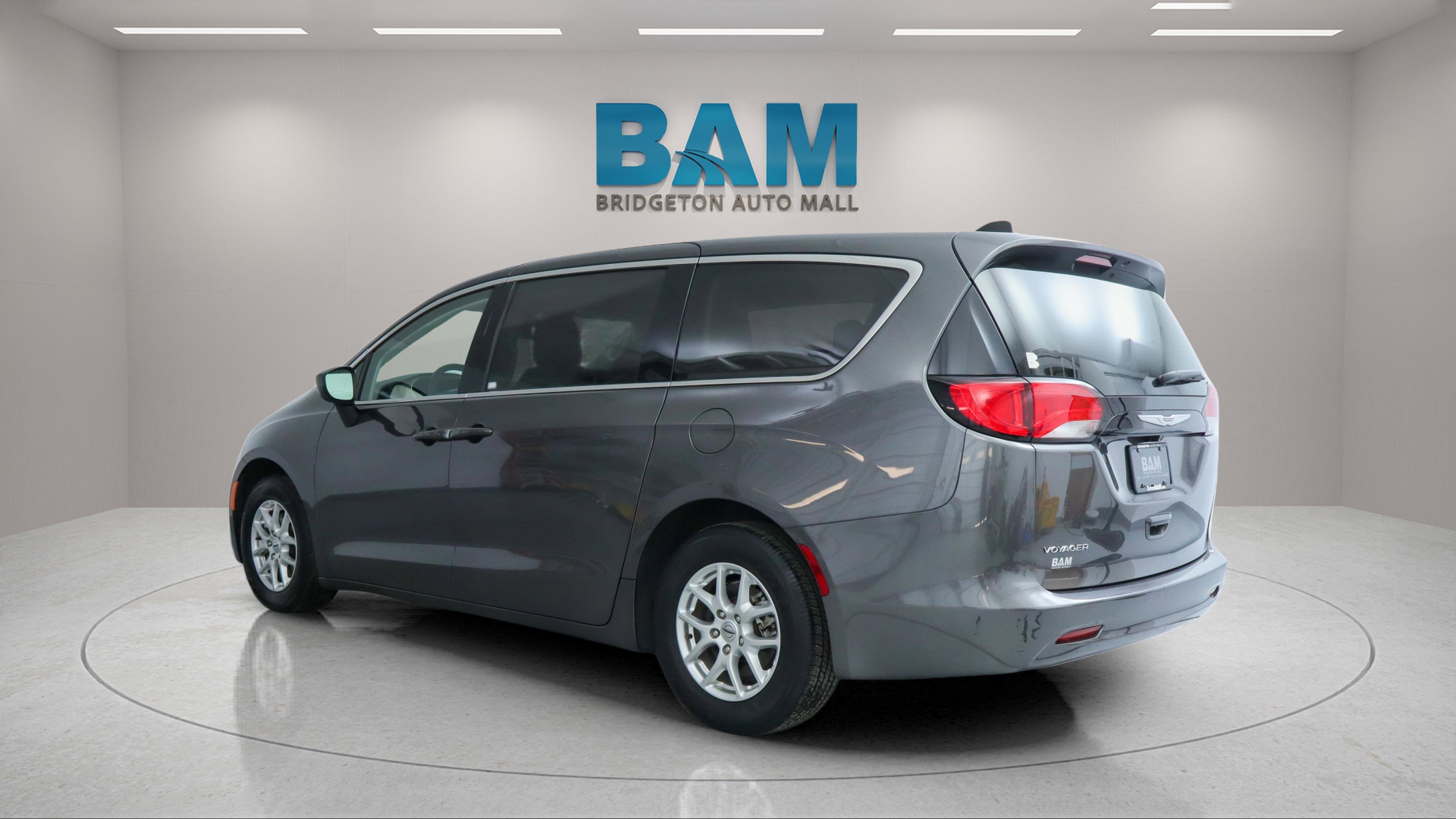 2023 Chrysler Voyager LX