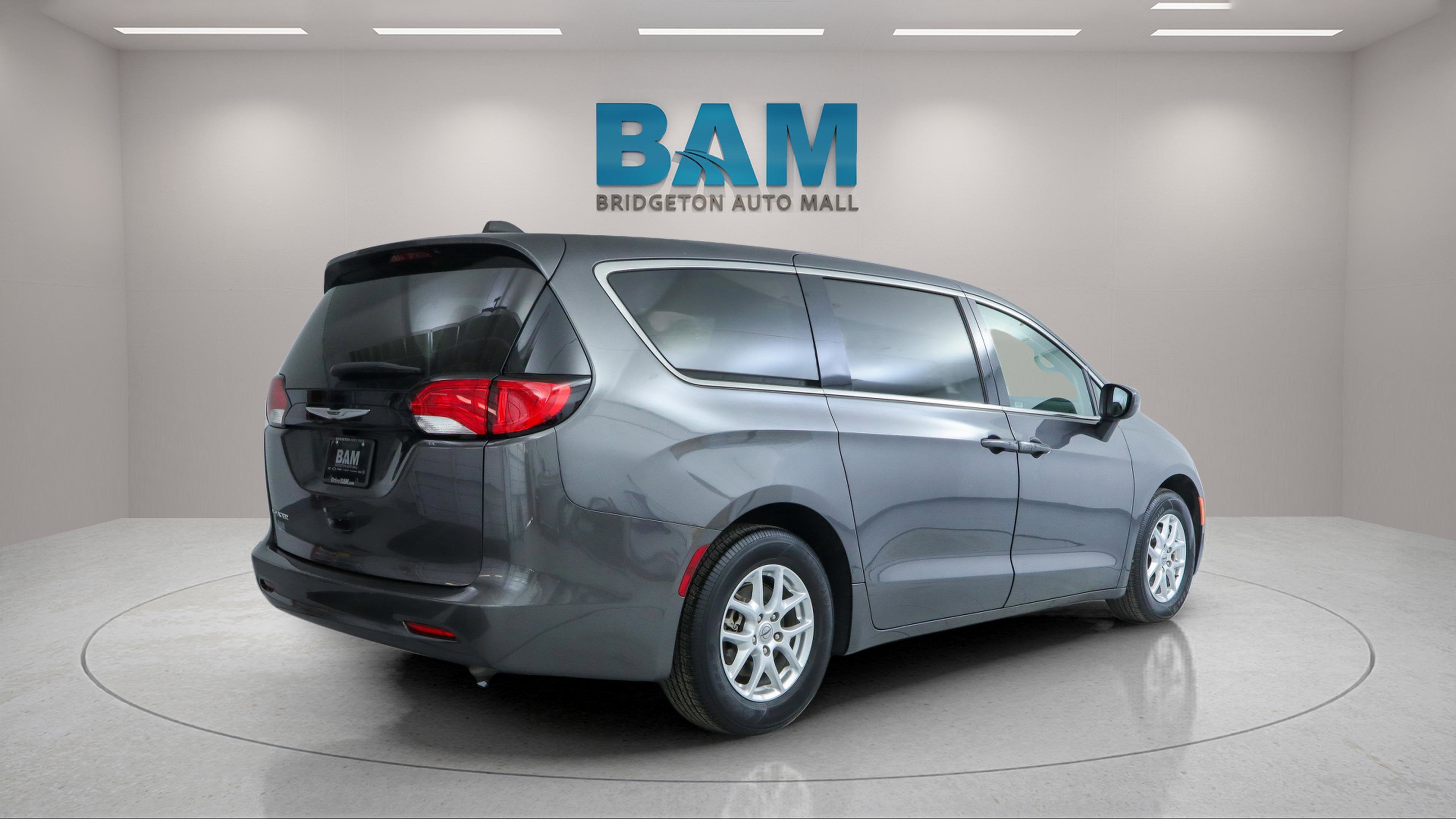 2023 Chrysler Voyager LX