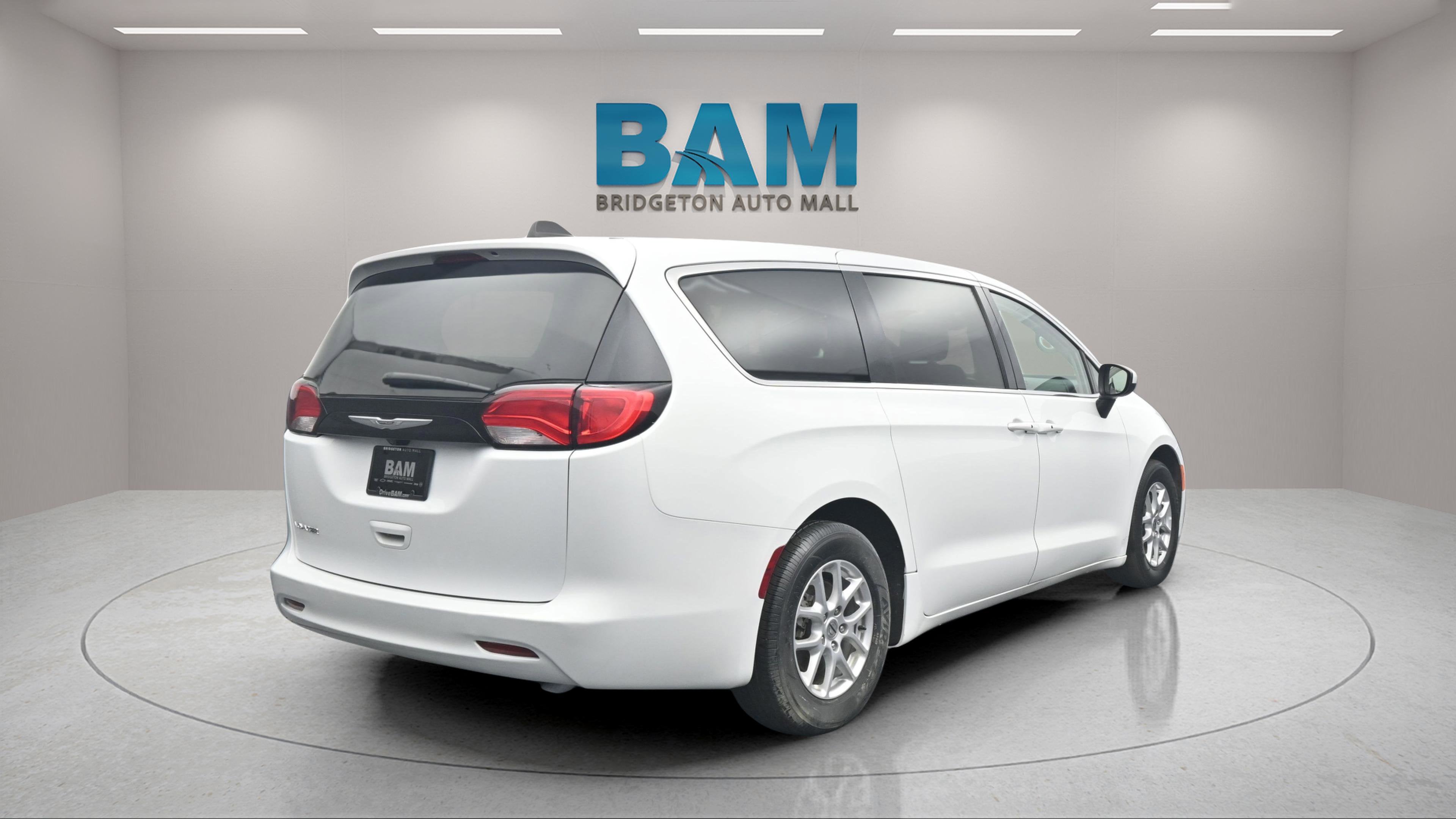 2023 Chrysler Voyager LX