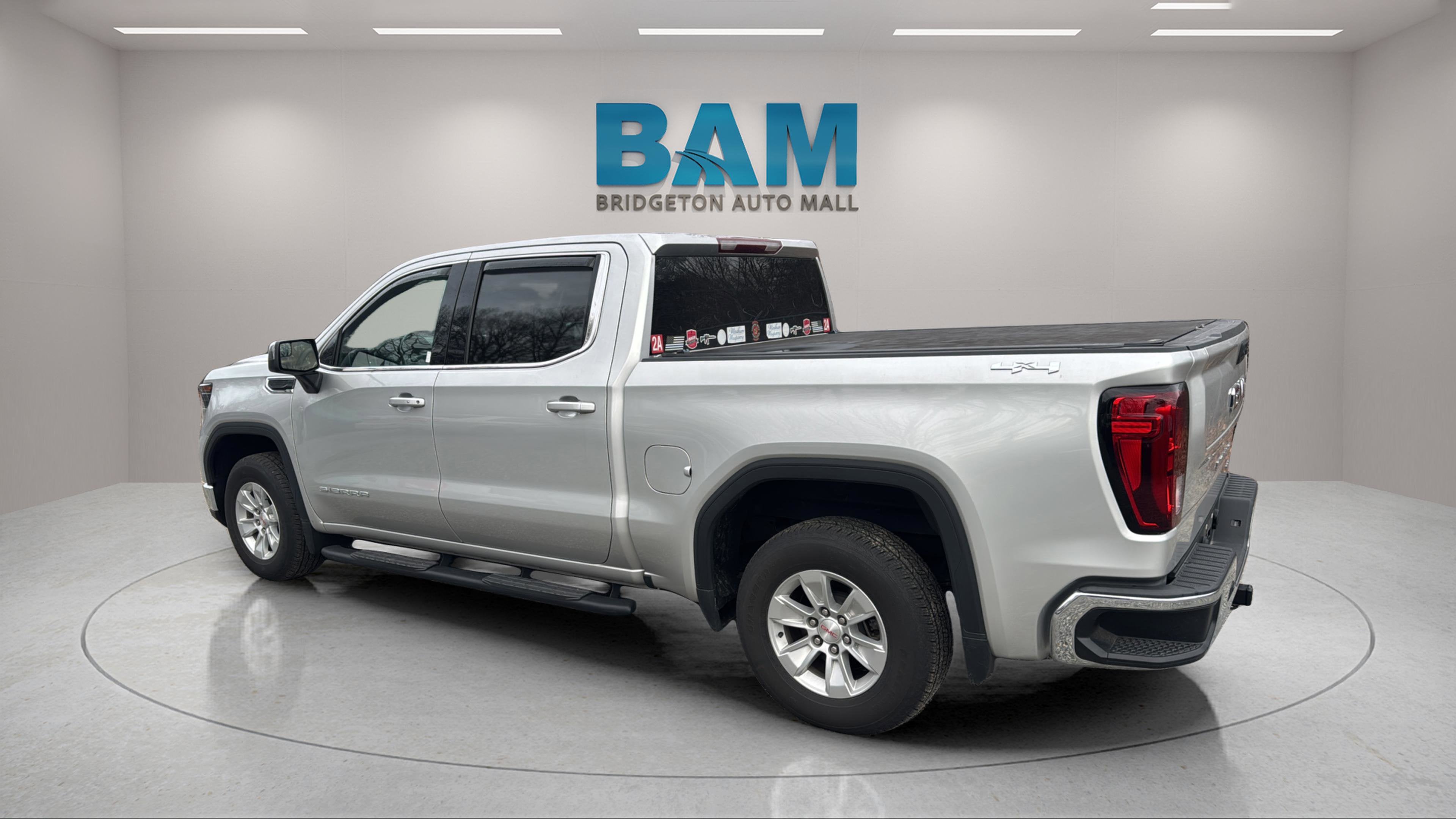 2022 GMC Sierra 1500 4WD Crew Cab Short Box SLE