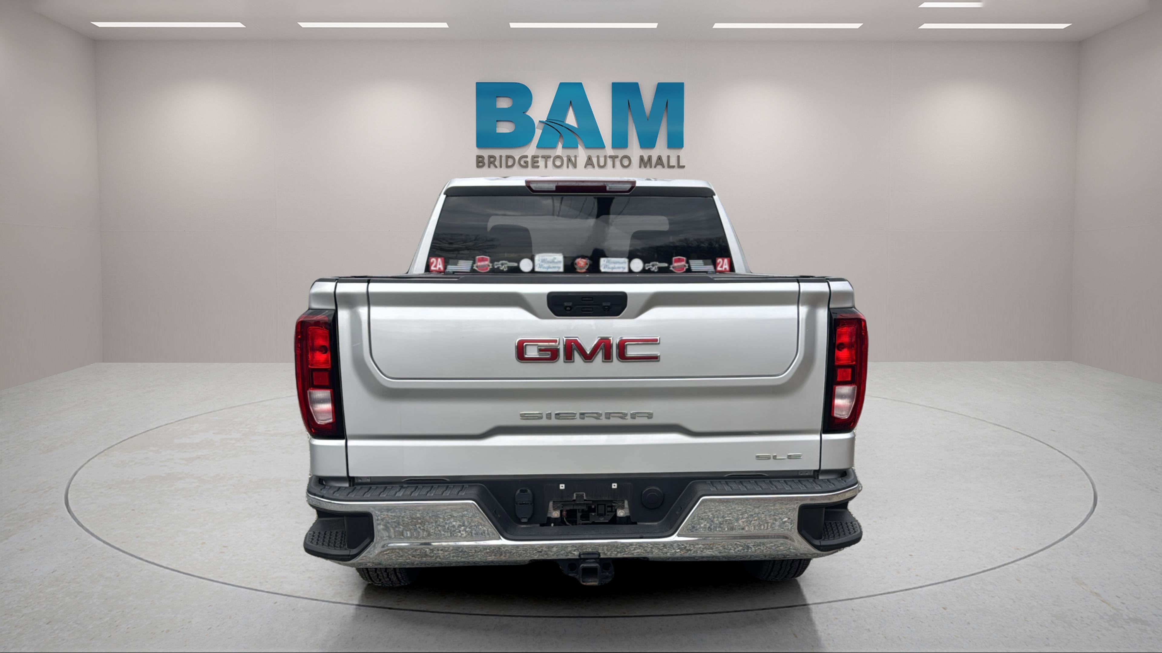 2022 GMC Sierra 1500 4WD Crew Cab Short Box SLE