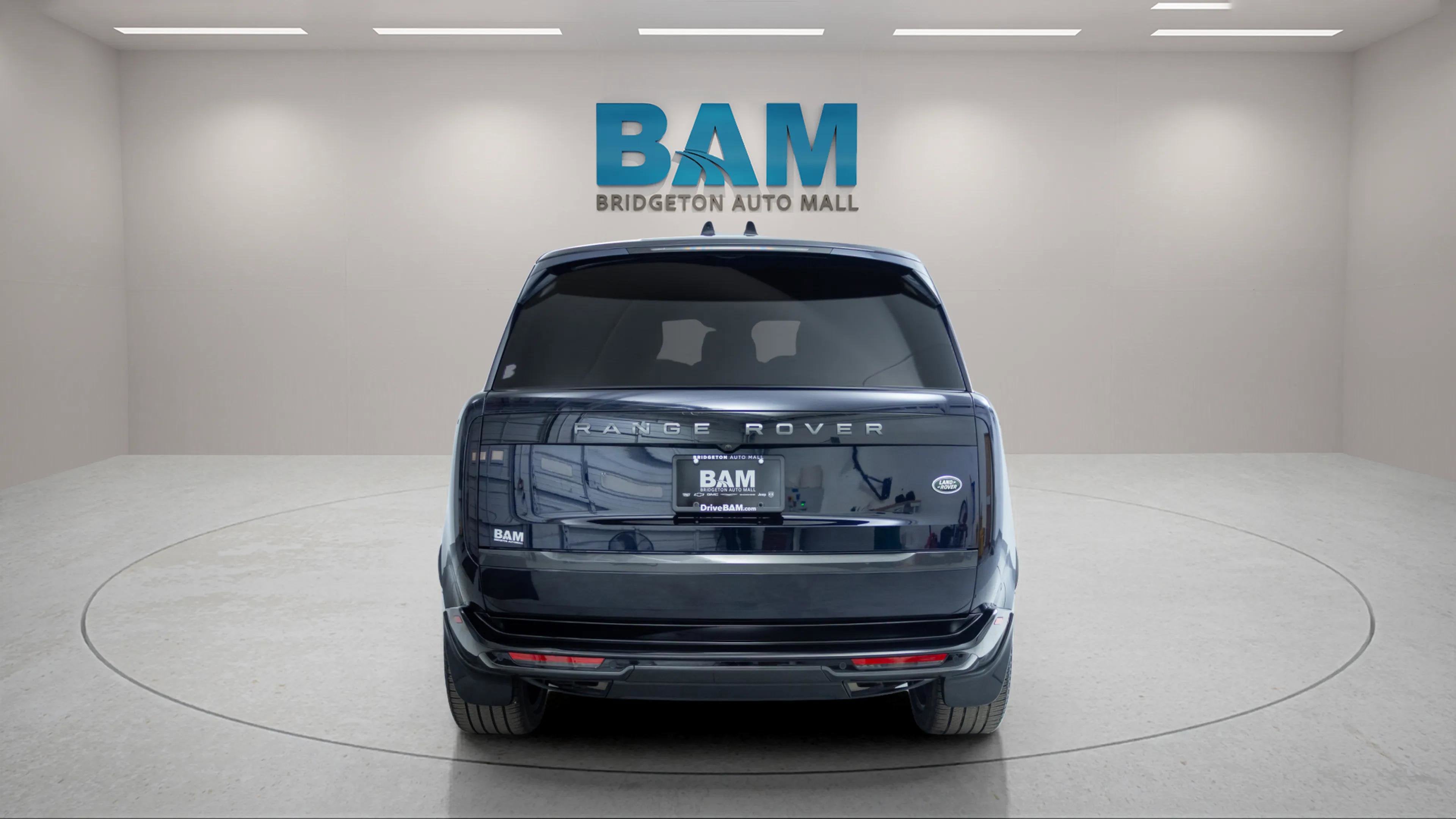 2023 Land Rover Range Rover P530 SE
