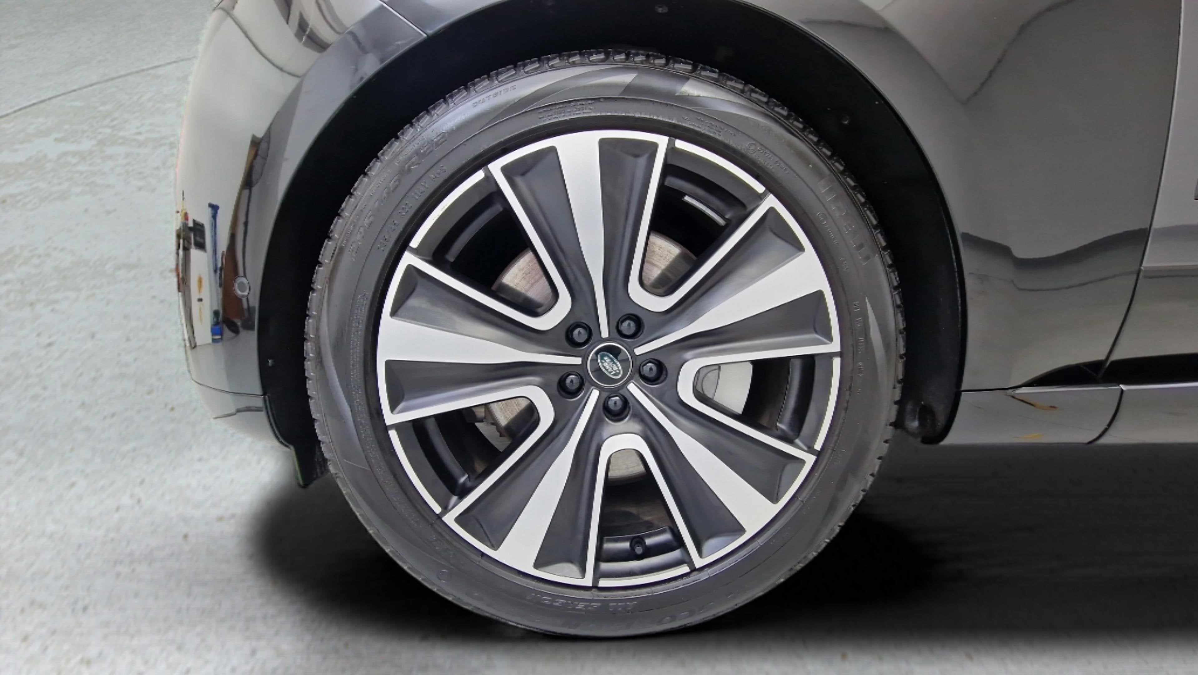 2025 Land Rover Range Rover P550e SE