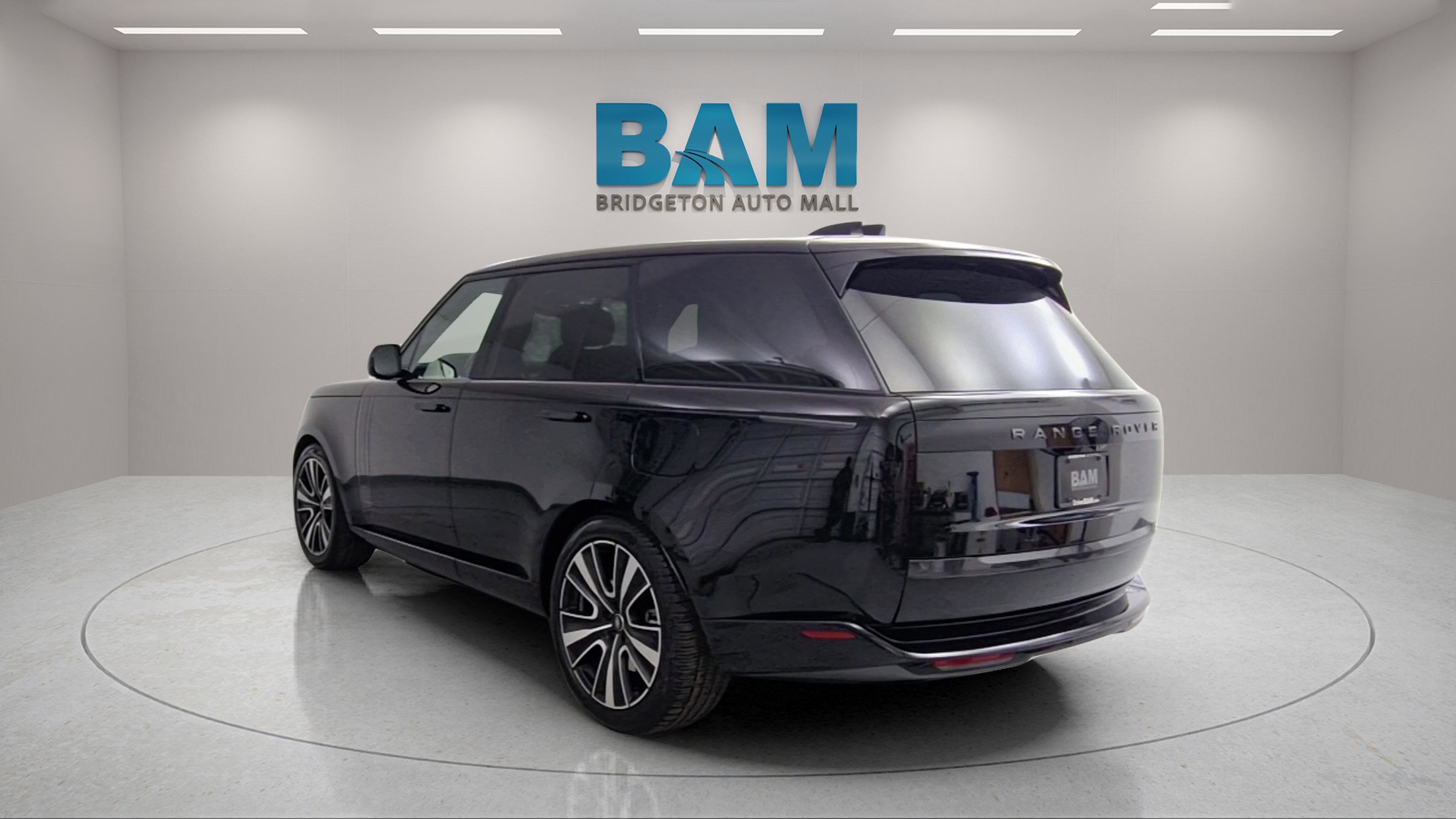 2025 Land Rover Range Rover P550e SE