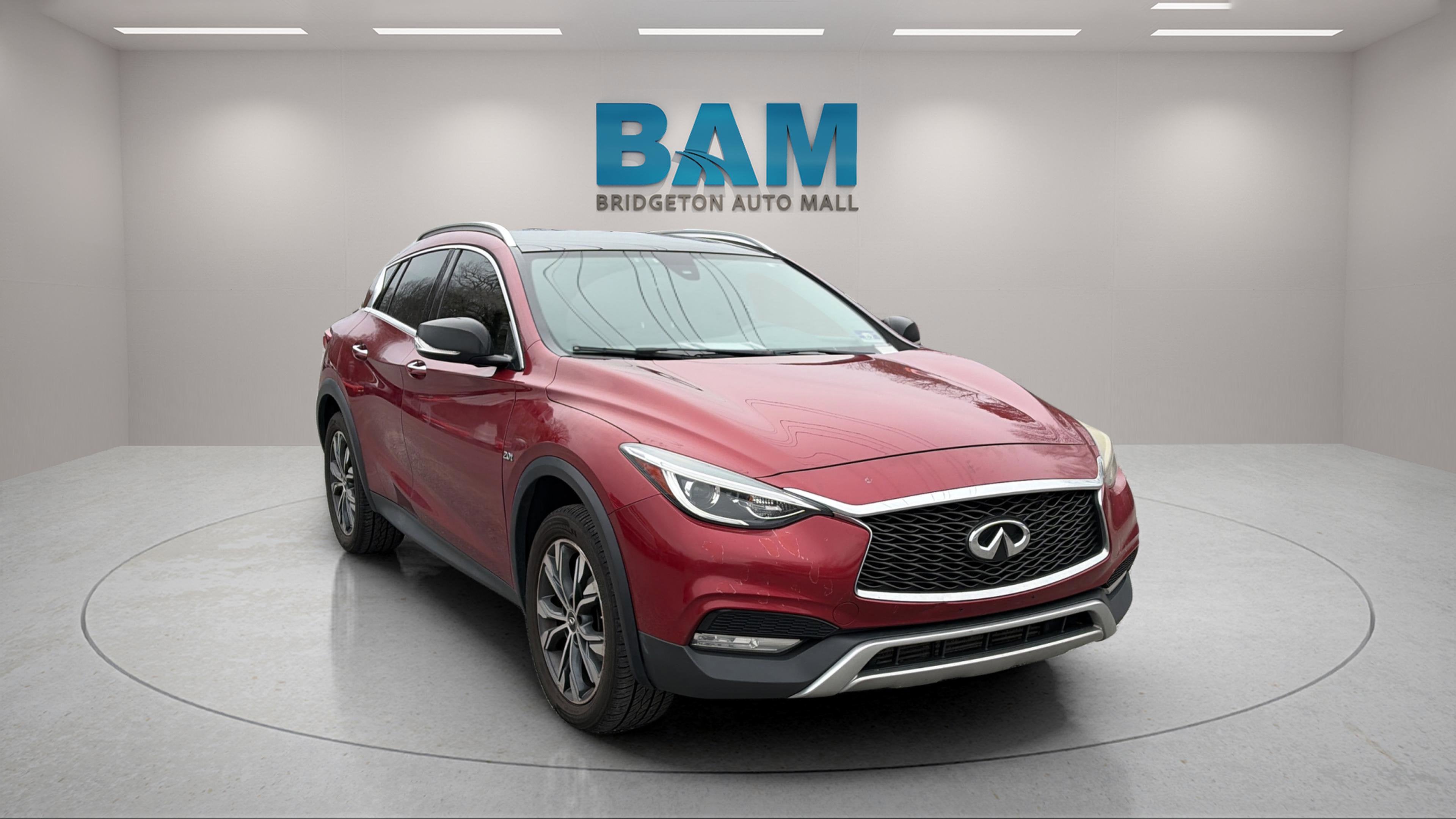 2017 INFINITI QX30 Premium